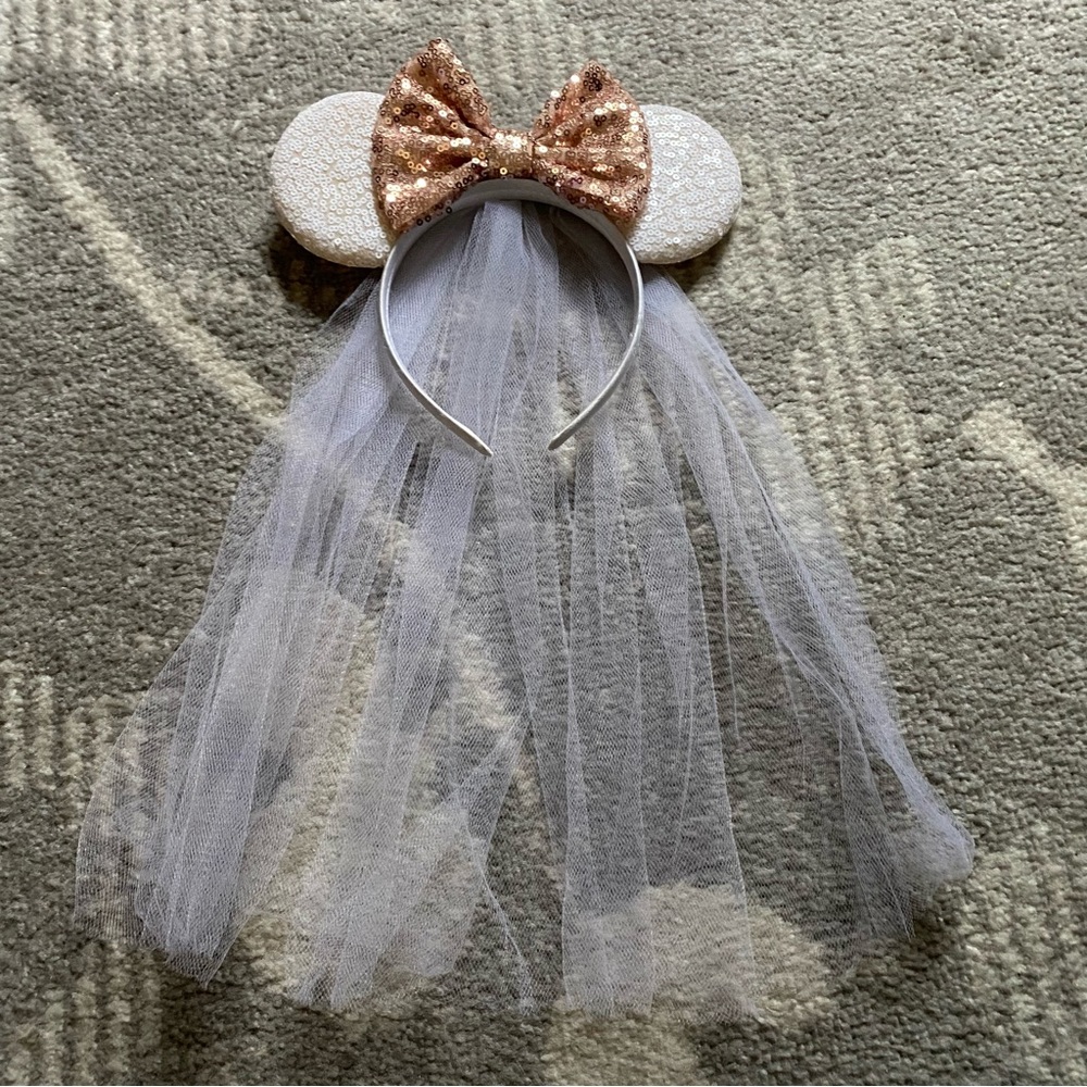 Disney White Sequin Bride Rose Gold Bow Veil Ears